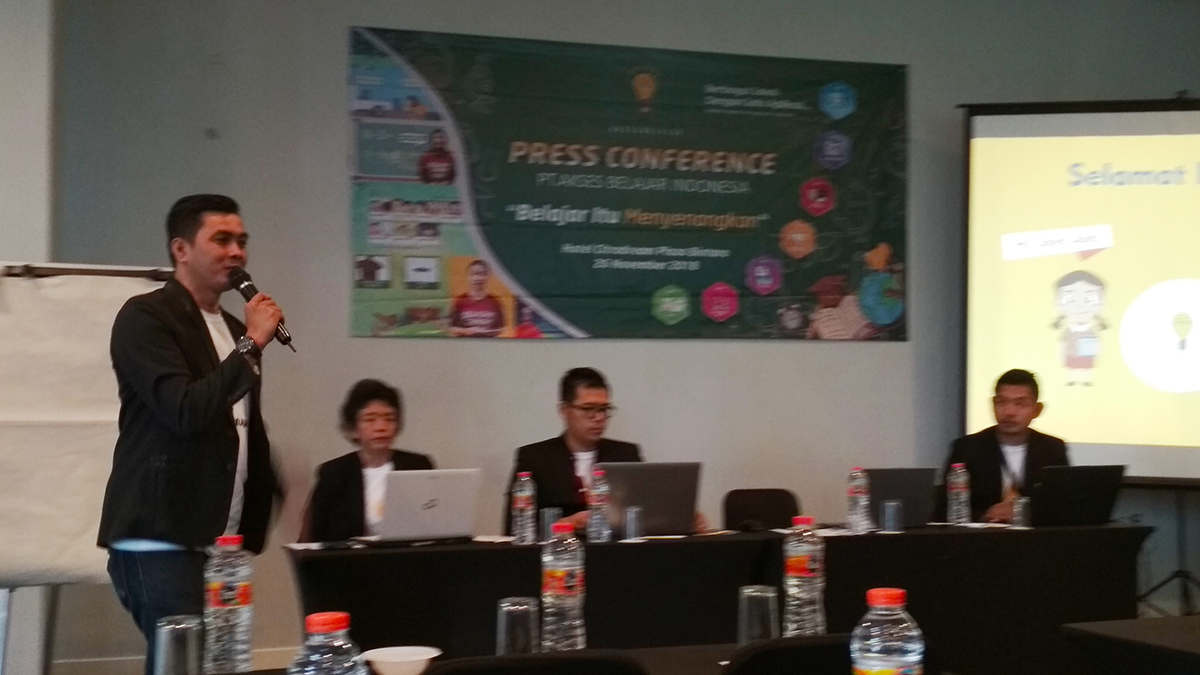 Muhammad Rosyid Hidayat dalam press conference akses belajar indonesia di citradream bintaro plaza