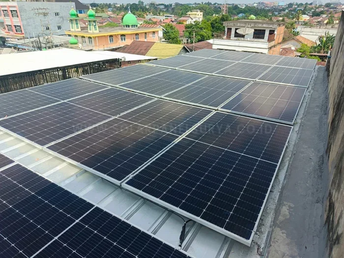 pemasangan panel surya