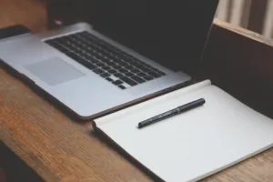 Apakah Blogging Masih Relevan Saat Semua Orang Pakai AI?