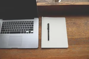 Apakah Skill Menulis Masih Penting Saat AI Bisa Menyusun Teks?
